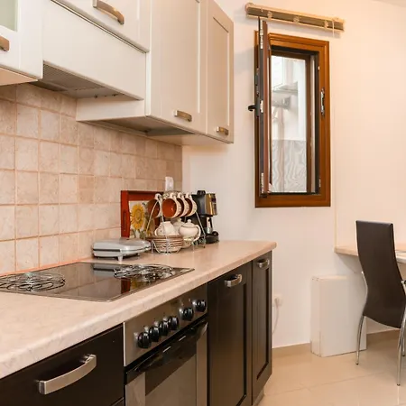 Lila's House With Parking * Rhodes City